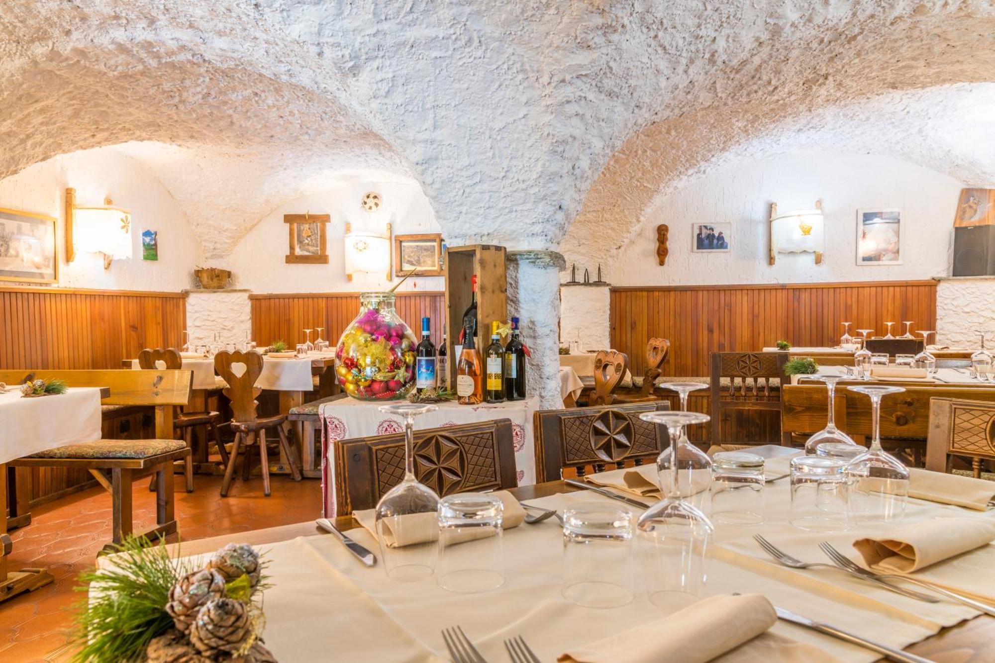 La Placette - Albergo Diffuso E Trattoria Usseaux Eksteriør billede