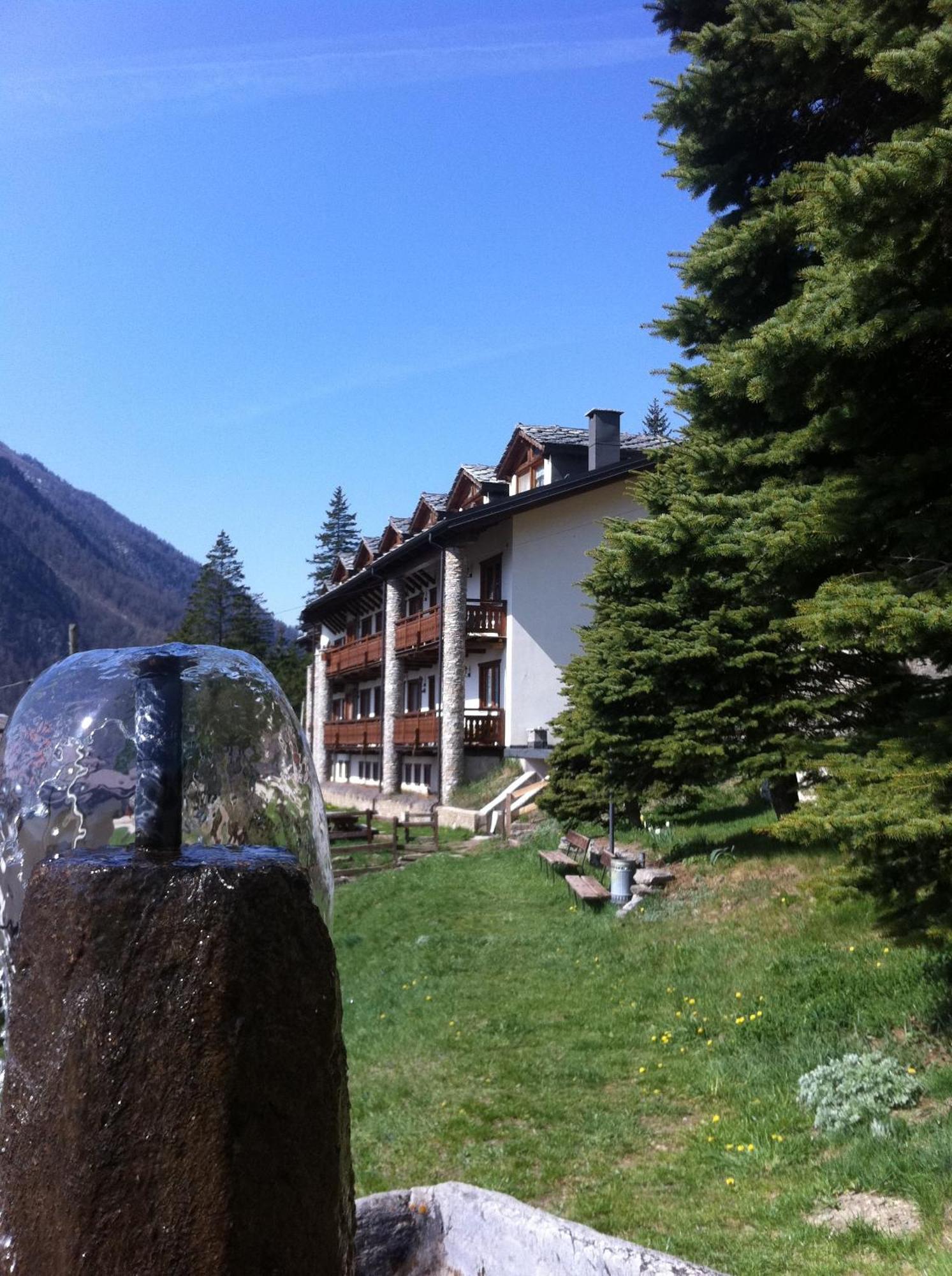 La Placette - Albergo Diffuso E Trattoria Usseaux Eksteriør billede