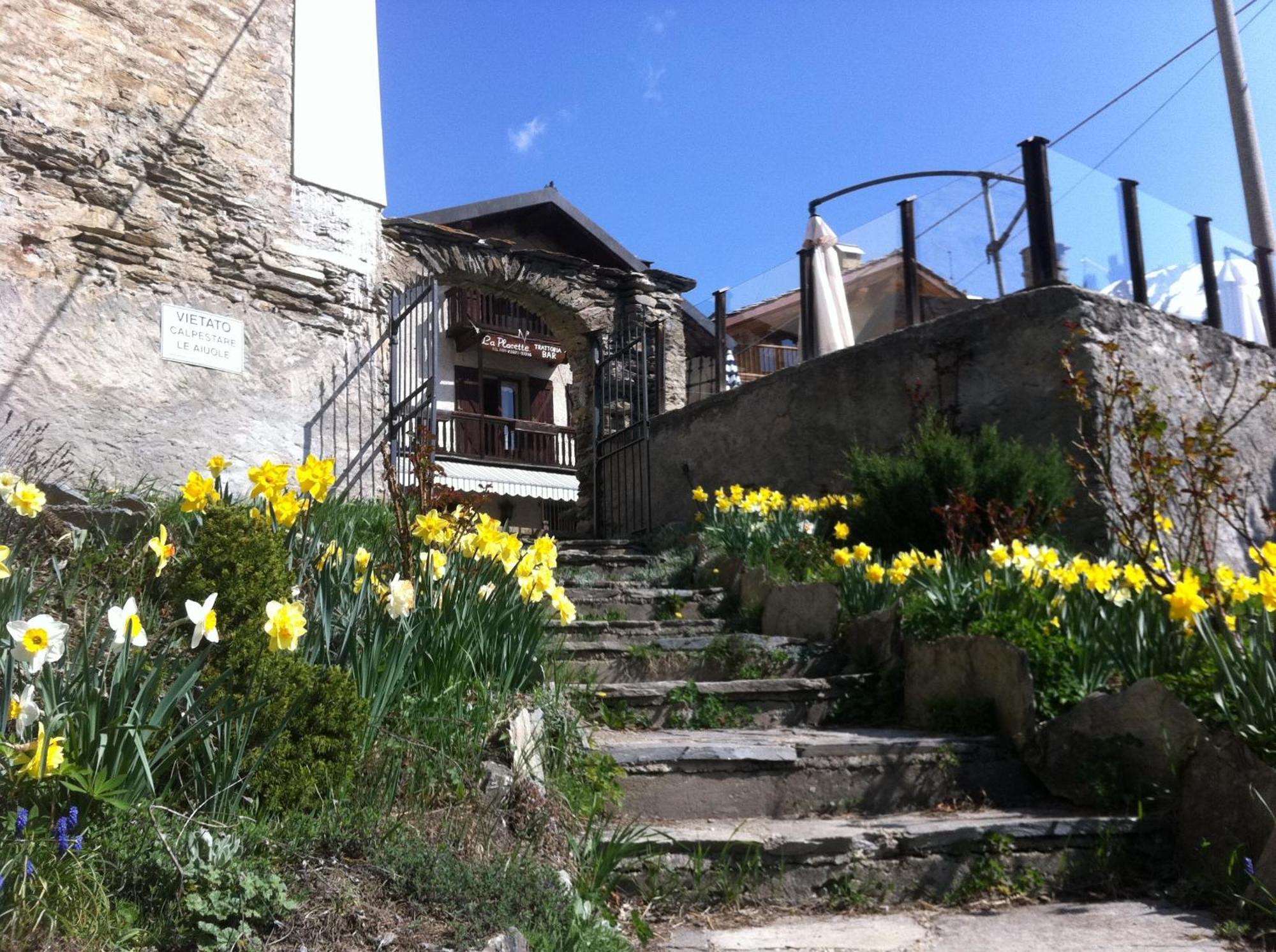 La Placette - Albergo Diffuso E Trattoria Usseaux Eksteriør billede