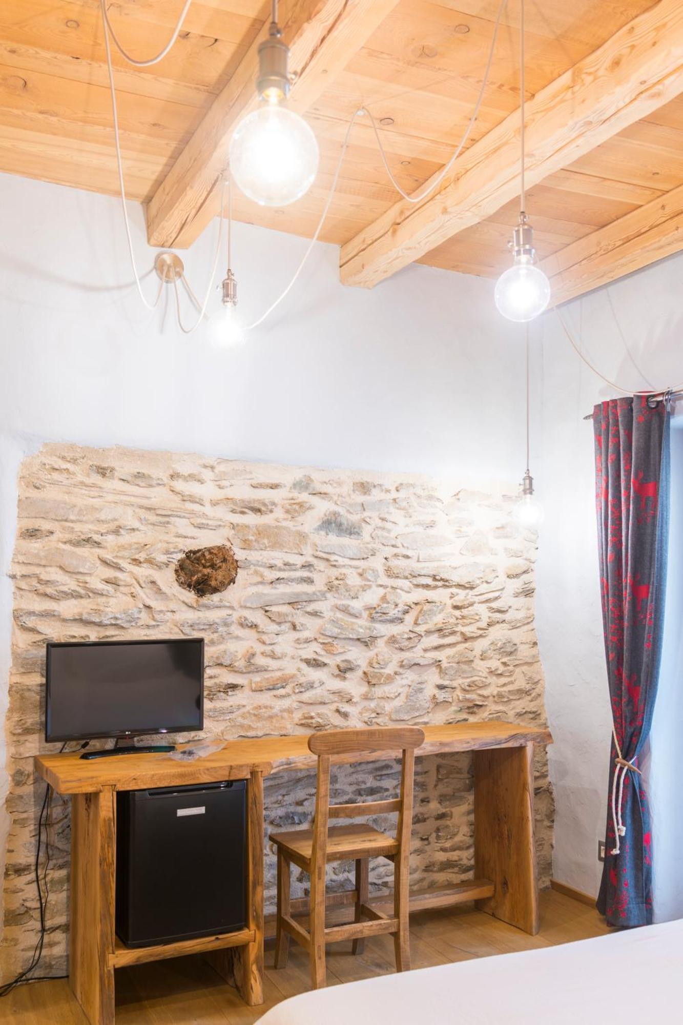 La Placette - Albergo Diffuso E Trattoria Usseaux Eksteriør billede