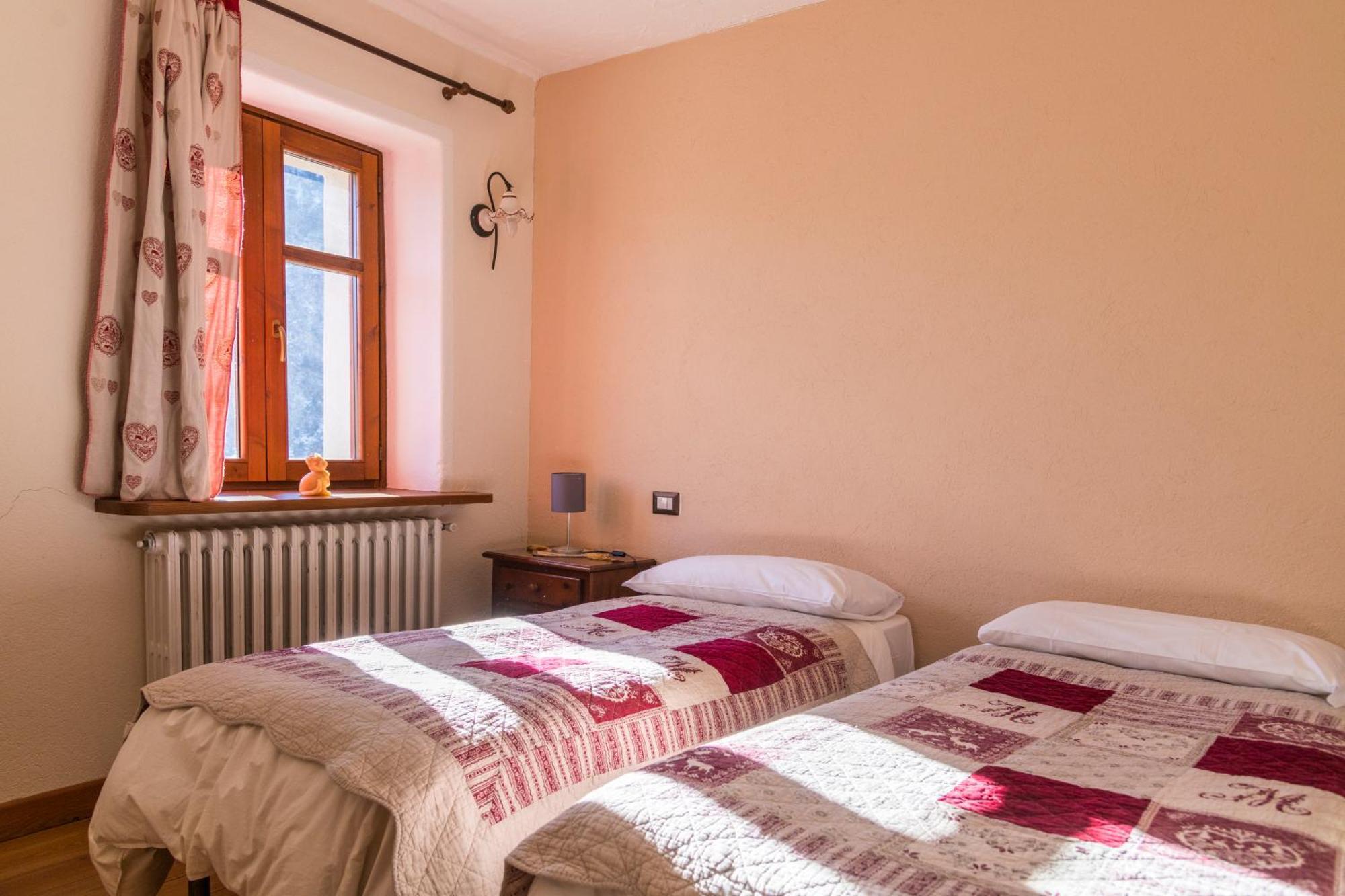 La Placette - Albergo Diffuso E Trattoria Usseaux Eksteriør billede