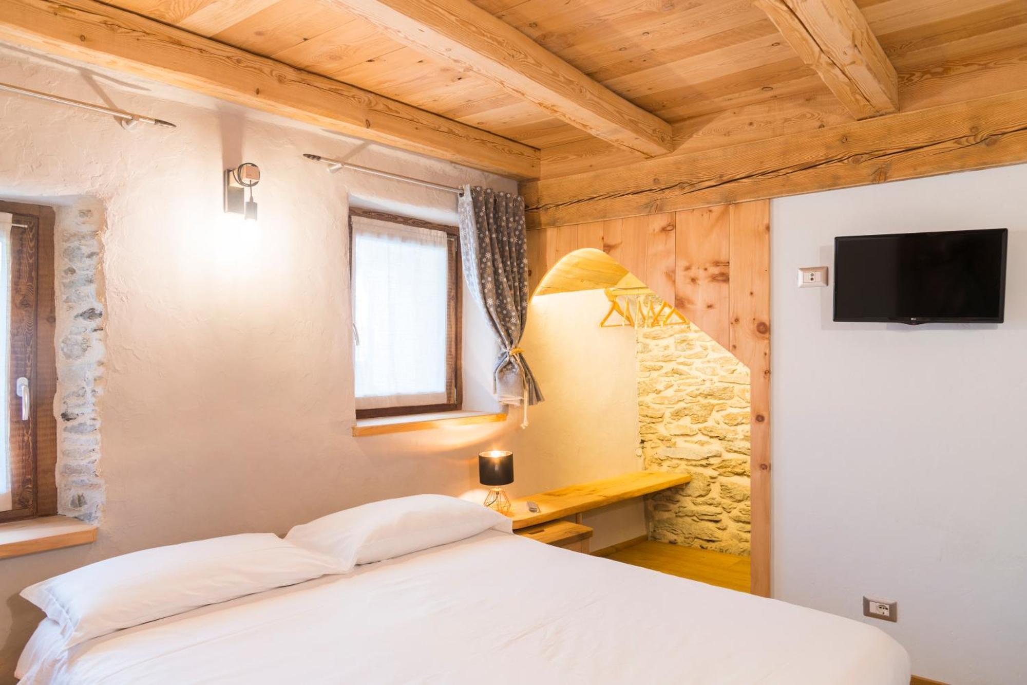 La Placette - Albergo Diffuso E Trattoria Usseaux Eksteriør billede