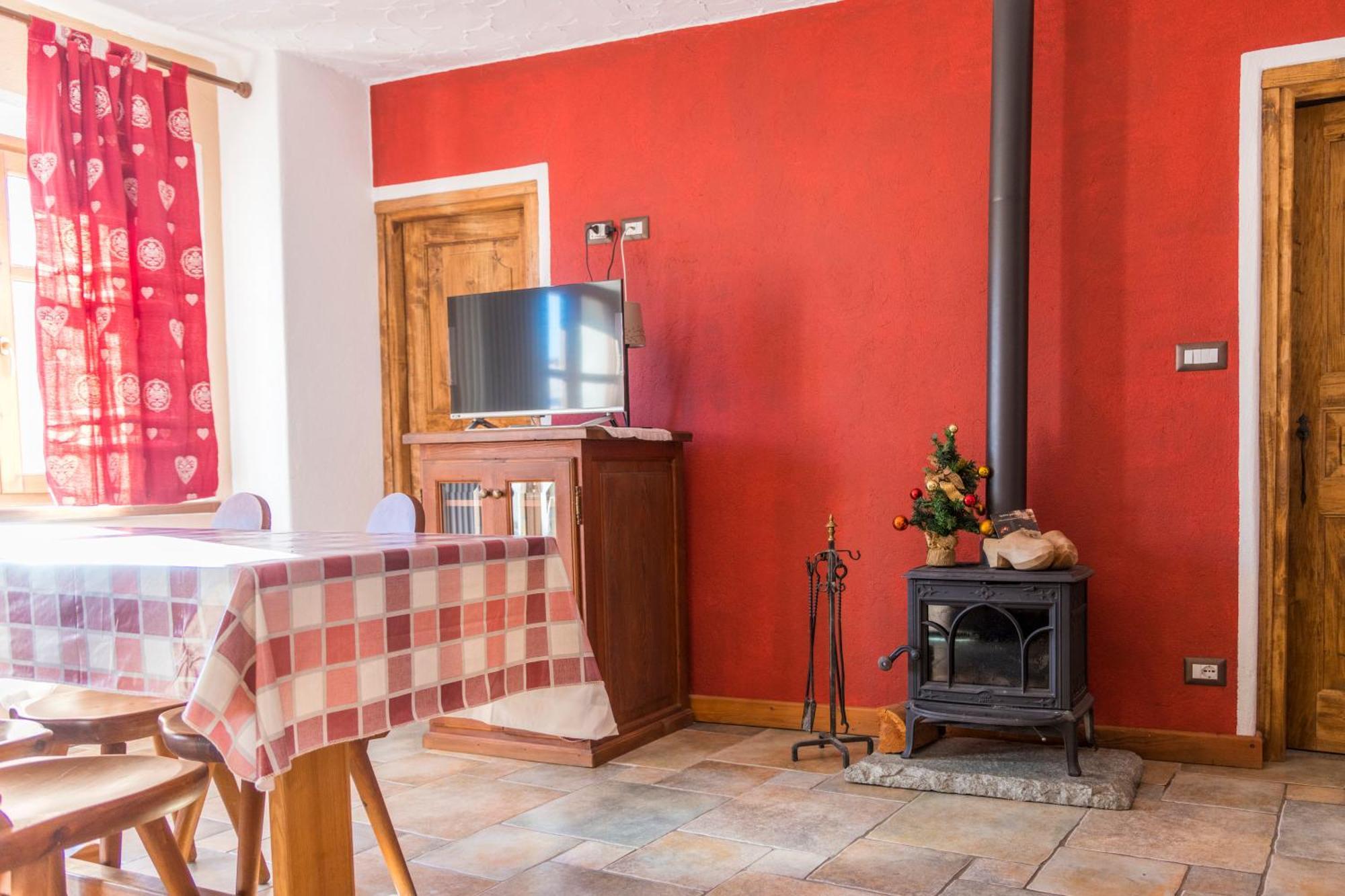 La Placette - Albergo Diffuso E Trattoria Usseaux Eksteriør billede