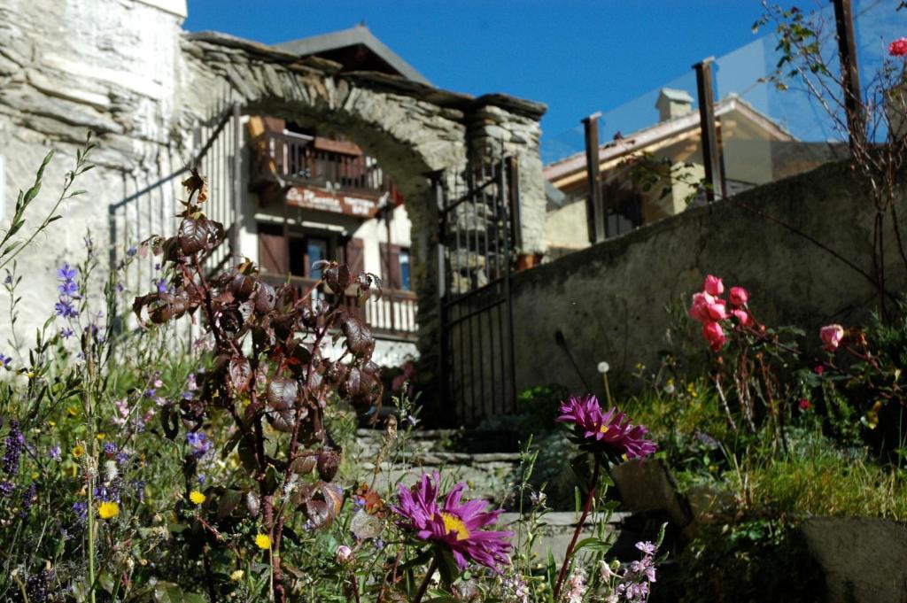 La Placette - Albergo Diffuso E Trattoria Usseaux Eksteriør billede