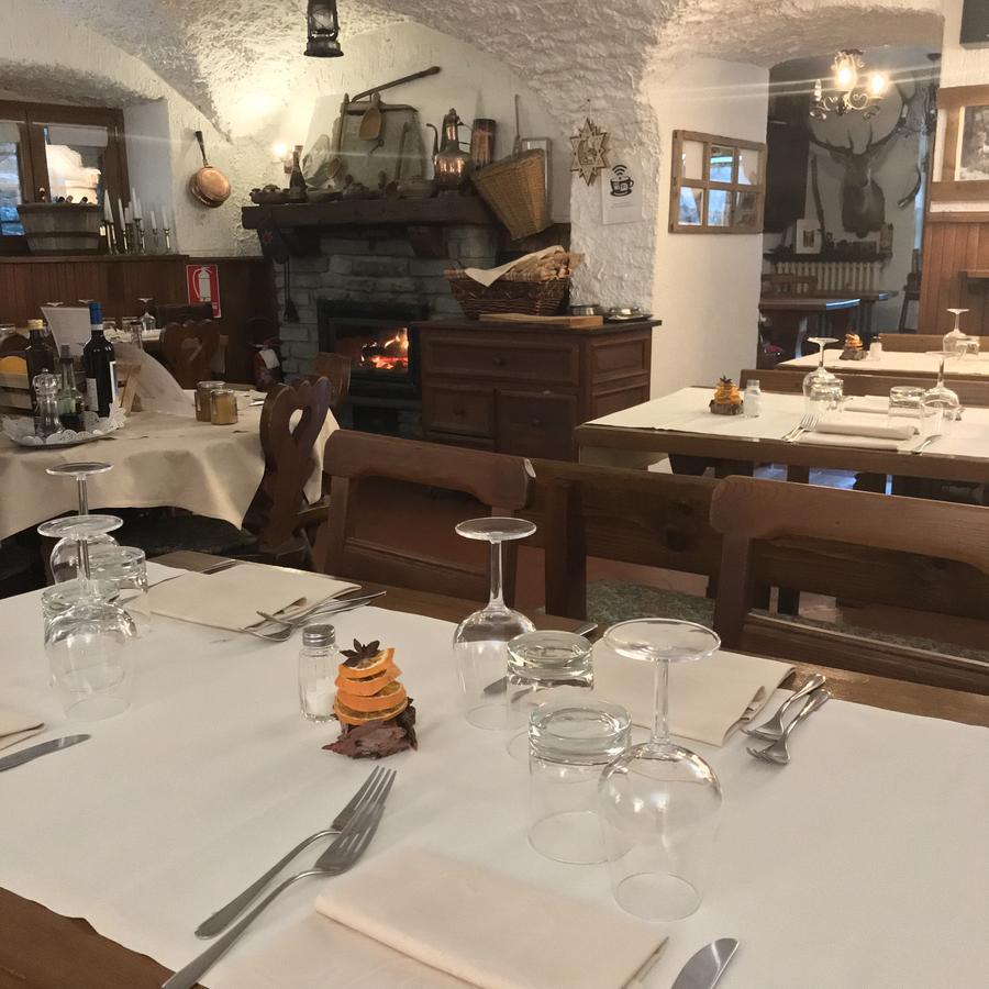 La Placette - Albergo Diffuso E Trattoria Usseaux Eksteriør billede