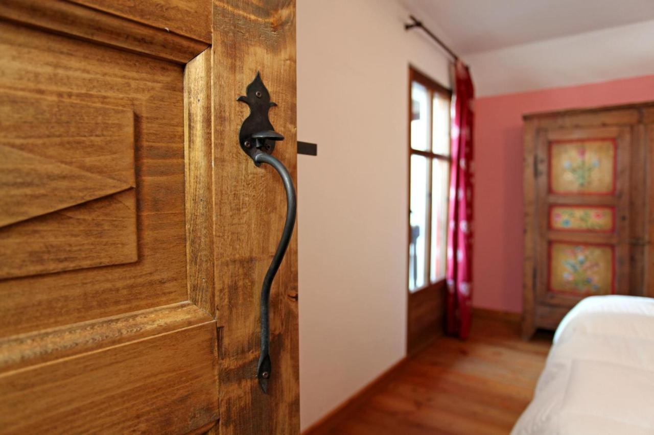 La Placette - Albergo Diffuso E Trattoria Usseaux Eksteriør billede